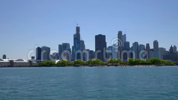 从密歇根湖俯瞰芝加哥天际线视频的预览图