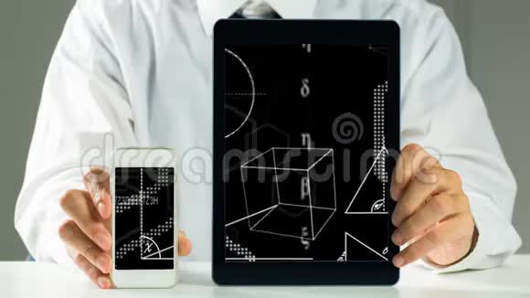 商人手持平板电脑的数字动画视频的预览图
