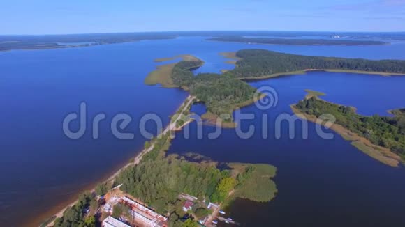俄罗斯克里森岛塞利格湖上岛上修道院的鸟瞰图视频的预览图