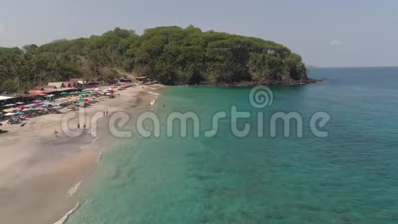 热带度假胜地的沙滩视频的预览图