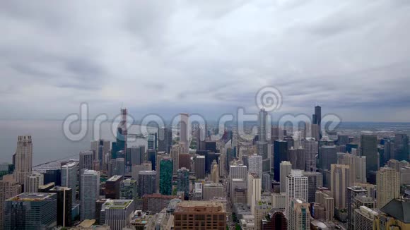 从上面可以看到芝加哥惊人的空中景色视频的预览图