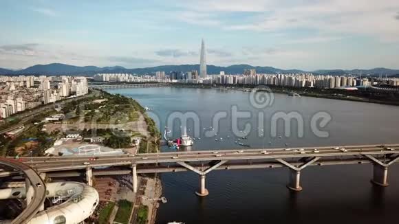 鸟瞰韩国首尔市天际线视频的预览图