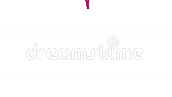 紫色液体慢慢地填满一个容器彩色液体视频的预览图