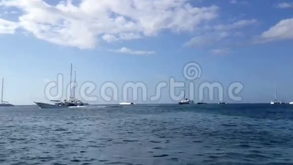 海上豪华游艇视频的预览图