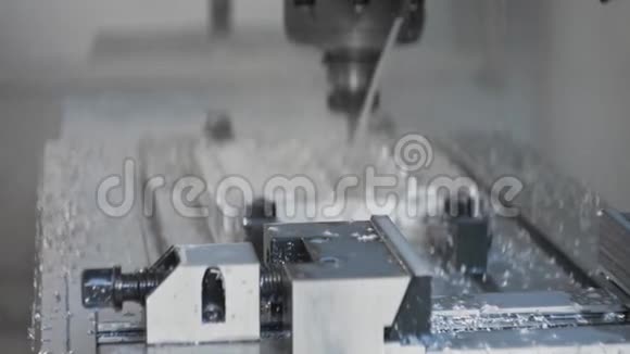 数控金属加工机床工厂配有刀具光明铣视频的预览图