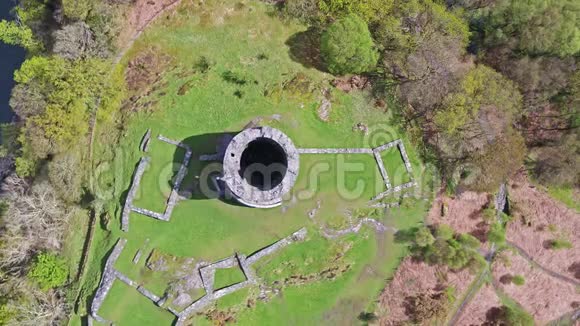 鸟瞰历史悠久的多尔巴达恩城堡位于威尔士斯诺多尼亚的兰贝里斯建于13世纪视频的预览图