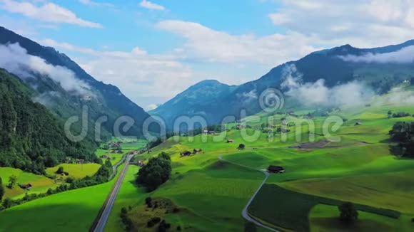 美丽的瑞士从上面瑞士阿尔卑斯山视频的预览图