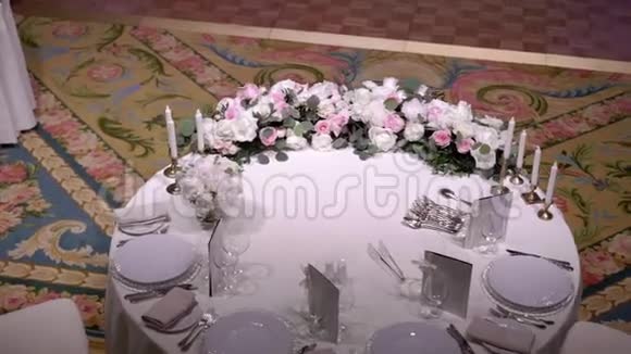 派对上的桌子装饰视频的预览图