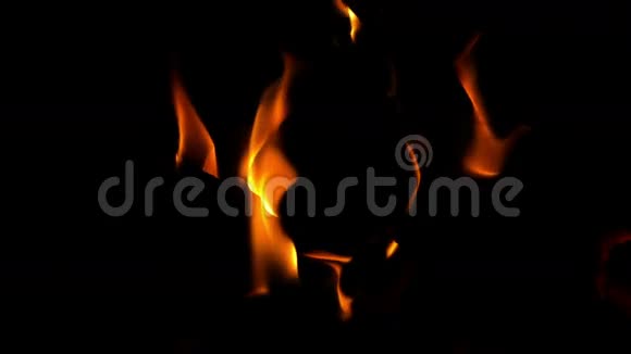 火焰在黑色背景上燃烧视频的预览图