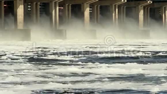 修复河上水电站的水视频的预览图