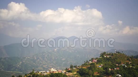 尼泊尔时间推移喜马拉雅山脉山谷上空的云视频的预览图