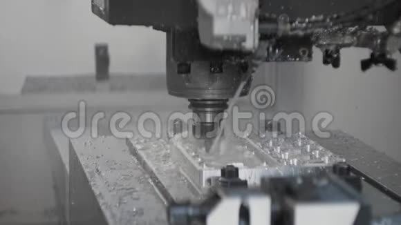 数控金属加工机床工厂配有刀具光明铣视频的预览图