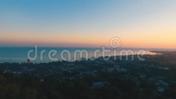空中观海景伴美丽夕阳视频的预览图