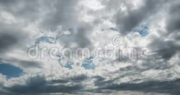 飞行积云美丽的云层时间流逝视频循环4k视频的预览图