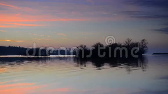 日落于湖面视频的预览图
