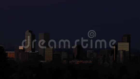 丹佛市区黎明前时间流逝视频的预览图