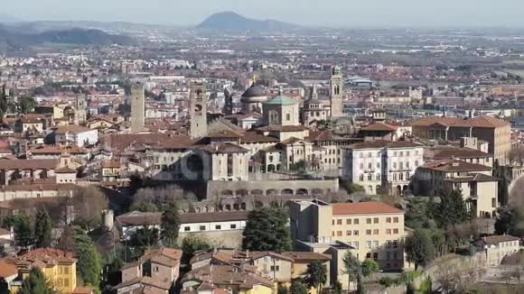 伯加莫意大利美丽的城市之一圣维吉里奥山老城的景观视频的预览图