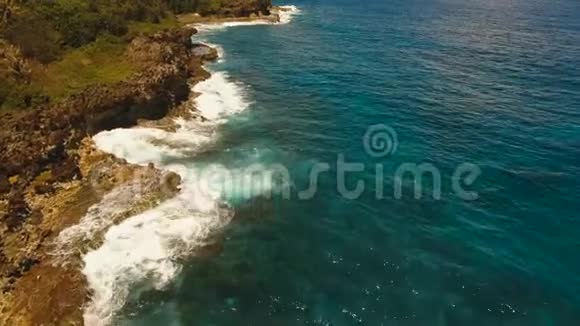 热带岛屿的洛基海岸视频的预览图