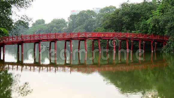 越南河内海滨湖湖大桥视频的预览图