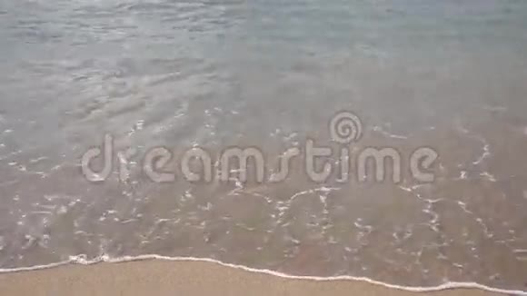 海岸上的波浪视频的预览图