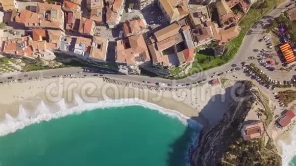卡拉布里亚海附近的特罗帕市视频的预览图