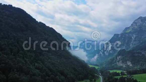 阿尔卑斯山中瑞士令人惊叹的大自然视频的预览图