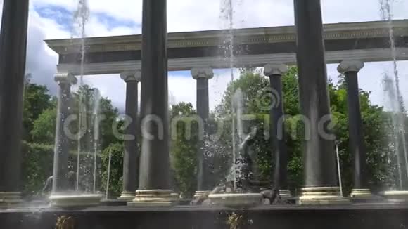 俄罗斯圣彼得堡著名的喷泉和宫殿视频的预览图
