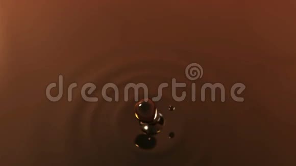 具有聚焦效应的咖啡滴滴2视频的预览图