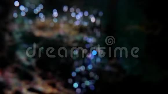 从制氧机冒泡彩色气泡抽象模糊背景视频的预览图