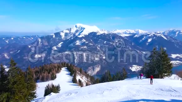 奥地利圣吉尔根兹沃尔夫霍恩山坡全景视频的预览图