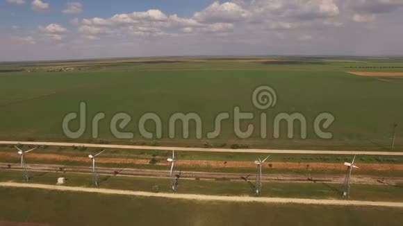 空中景观与风电场视频的预览图