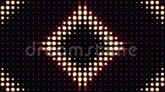 超级音乐节背景明亮的泛光灯打开和关闭形成不同的形状多色照明视频的预览图