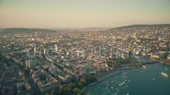 苏黎世市和瑞士湖滨区的鸟瞰图视频的预览图