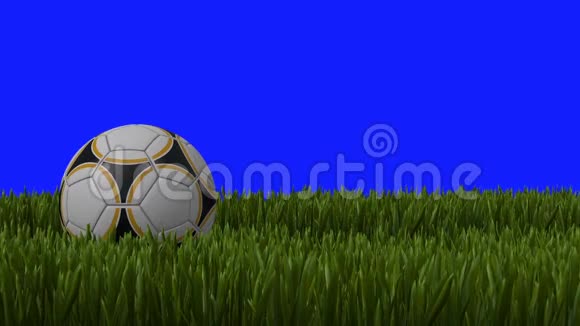 草地上的足球和蓝屏背景下的记分板弹出视频的预览图