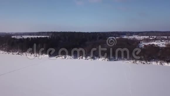 冬季景观霜和太阳视频的预览图