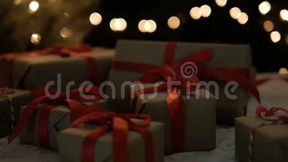 圣诞礼物和灯视频的预览图