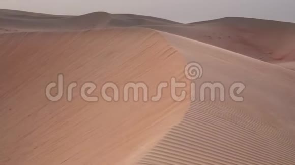日出时美丽的哈莉沙漠股票录像视频的预览图