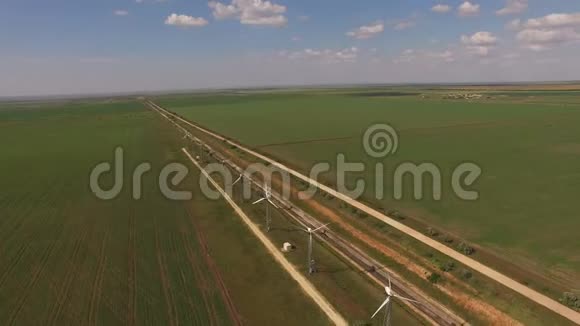 空中景观与风电场视频的预览图
