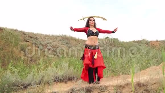 用剑跳舞部落风格视频的预览图
