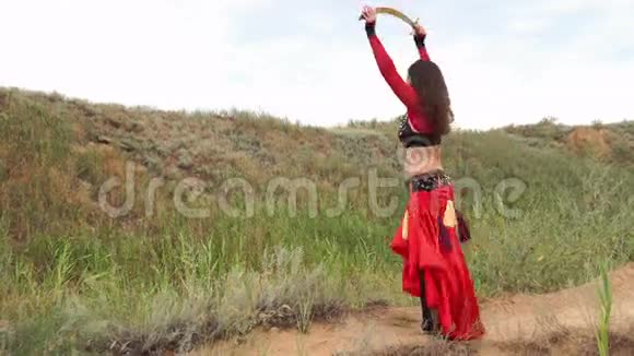 用剑跳舞部落风格视频的预览图