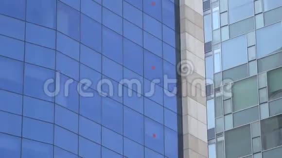 蓝色建筑窗户外部视频的预览图