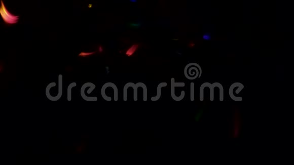 火花运动节日的光芒多色的斑点视频的预览图
