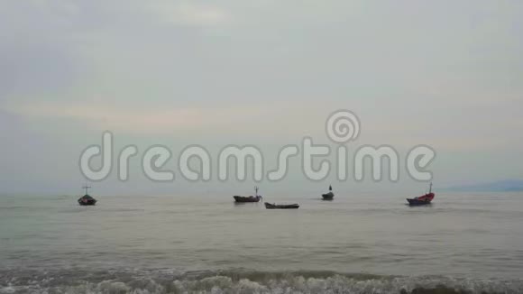泰国海上的木船视频的预览图
