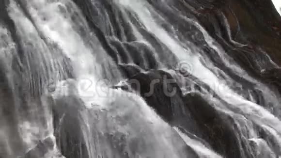 黄石瀑布视频的预览图