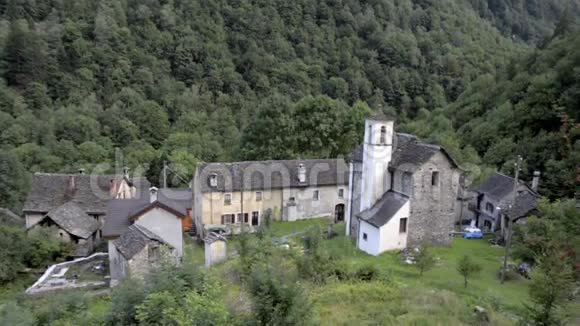 小被遗忘的传统村落和教堂视频的预览图