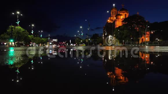 保加利亚瓦尔纳大教堂在城里过夜视频的预览图