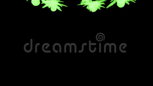 荧光亮绿漆泡在水里多滴墨水这是3D渲染镜头的慢动作墨水视频的预览图