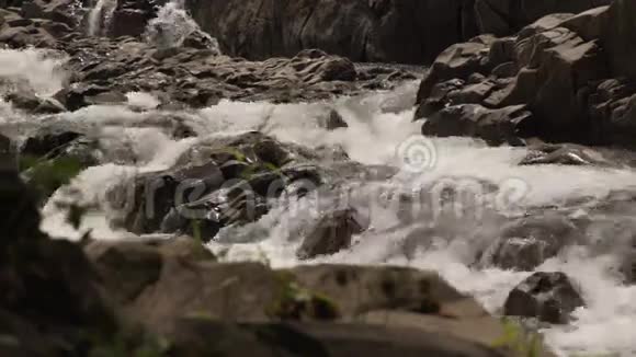 一条美丽的山河视频的预览图