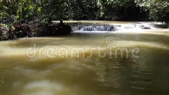 位于克拉比省的大瀑布比博克霍拉尼国家公园著名的泰国旅游地标视频的预览图
