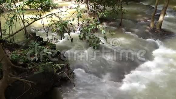位于克拉比省的大瀑布比博克霍拉尼国家公园著名的泰国旅游地标视频的预览图